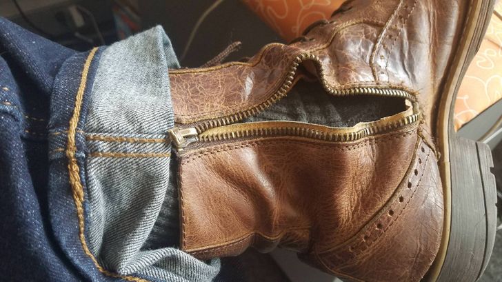 When zippers break like this