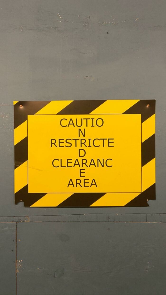 sign - Cautio N Restricte D Clearanc E Area