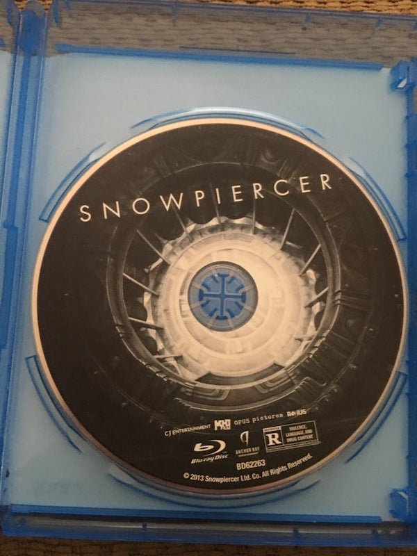 compact disc - Snowpiercer 1939 Opus piederes Reus Cjentertaiment Ge Linguise 4 R Bih Bluray Disc BD62263 2013 Snowpiercer Lid. Co. All Rights Reserved