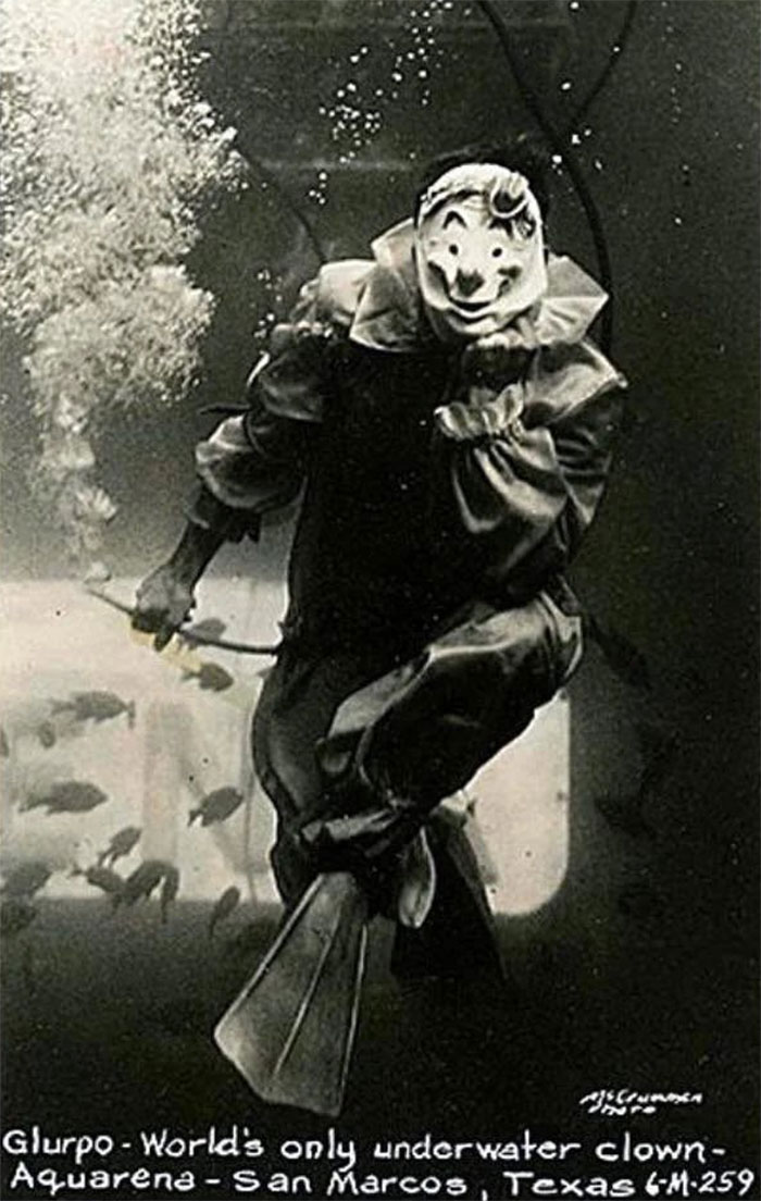 world's only underwater clown - Glurpo World's only underwater clown Aquarena San Marcos, Texas M259
