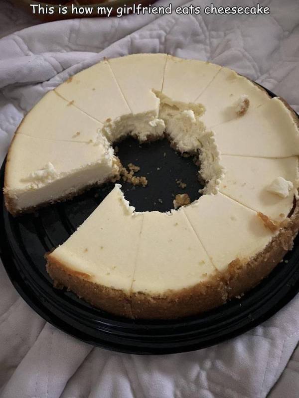 Cheesecake - This is how my girlfriend eats cheesecake