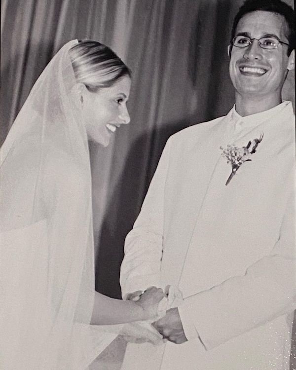 Sarah Michelle Gellar and Freddie Prinze Jr. on their wedding day.