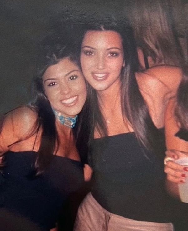 Kourtney Kardashian being visited by Kim Kardashian at U of A in the ’90s.