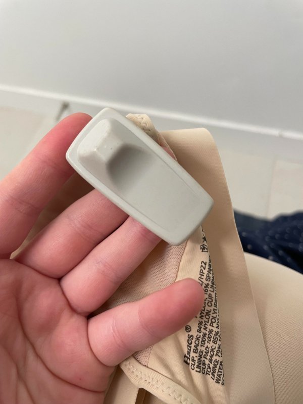 “Got a new bra from online. When it arrived this thing was still attached.”