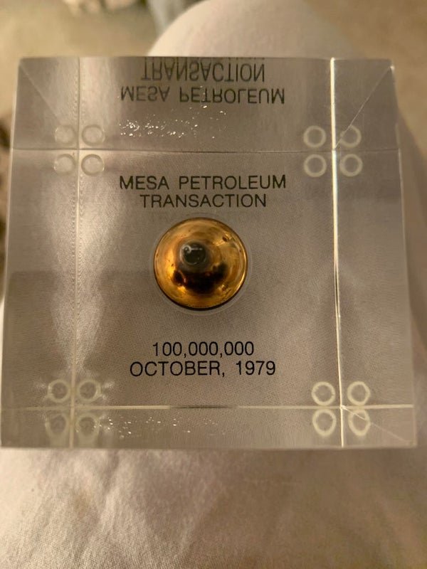 A resin cube that contains a liquid that says “Mesa Petroleum Transaction” & “100,000,000 October 1979”. I assume it’s oil but Why, what, and, who lmao

A: Commemorative oil drop from a business deal or milestone