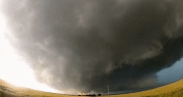 The El Reno tornado was 4.2kms wide. That’s 2.6 miles of pure terror flying across the sky.