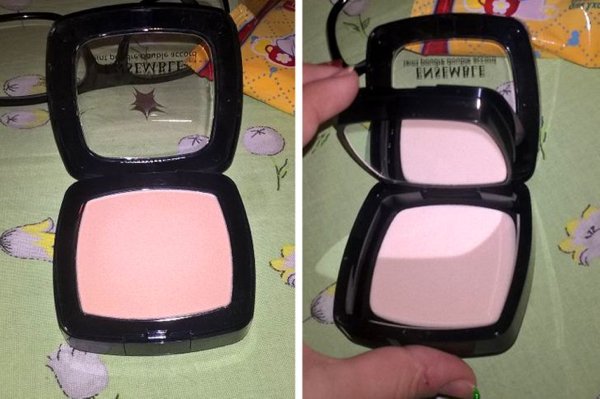 I thought it was an ordinary compact powder. But it turned out it had a hidden compartment with a mirror and sponge.