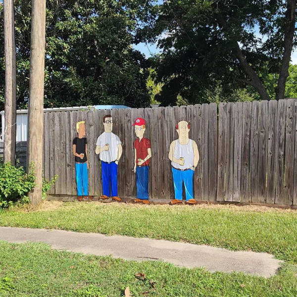 pics cool to look at - king of the hill fence painting - Mori