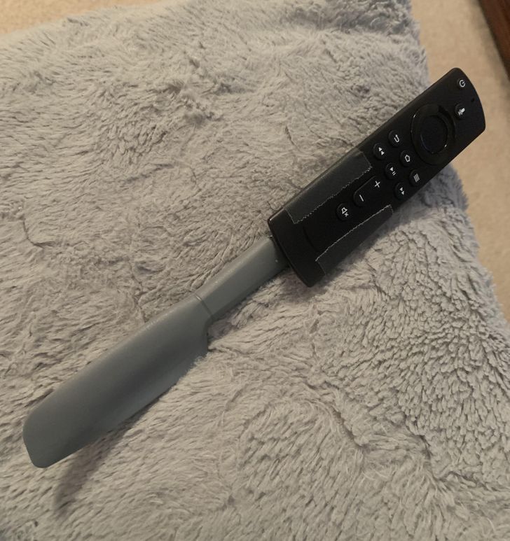 Tired of losing your remote in the strangest places? Tape a cheap spatula over it and you won’t lose it ever again.