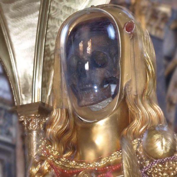 creepy and wtf pics - skull of mary magdalene in st maximin basilica