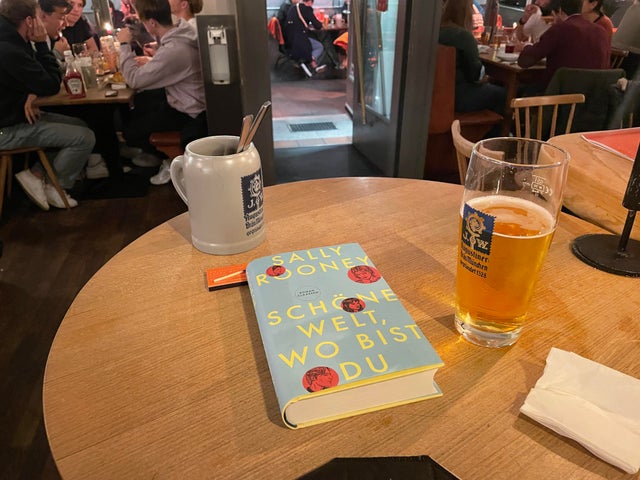 Was invited on my first date since the corona pandemic (European time). As soon as we began discussing date details, Facebook services crashed and now I’m reading a book alone in a bar