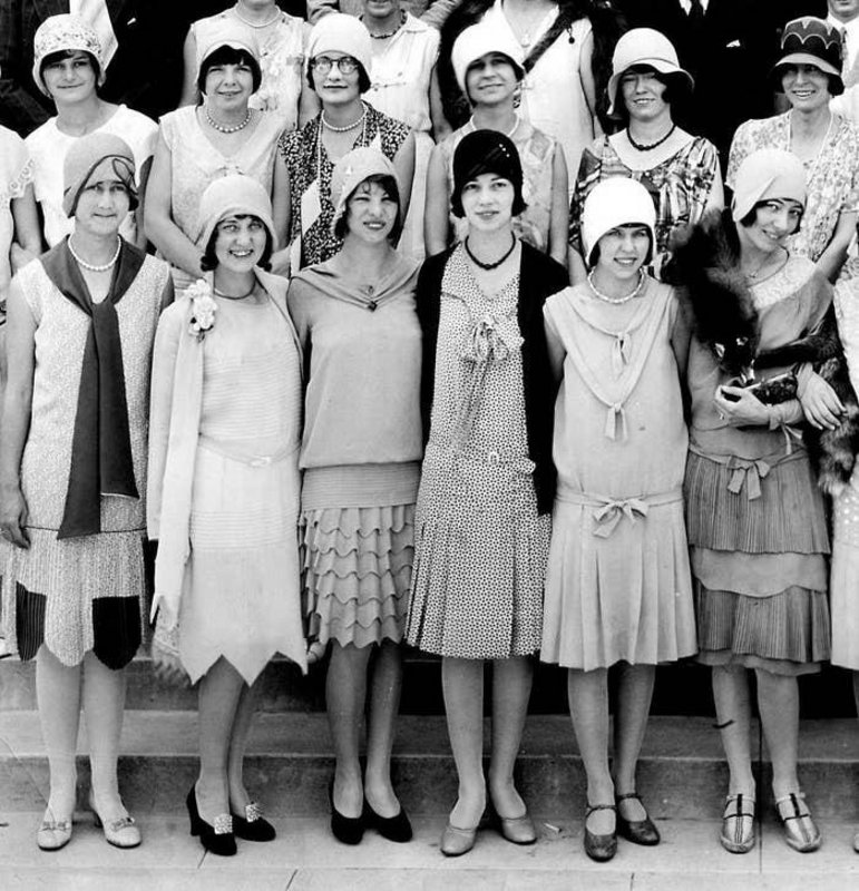 womens 1920s fashion - Ast