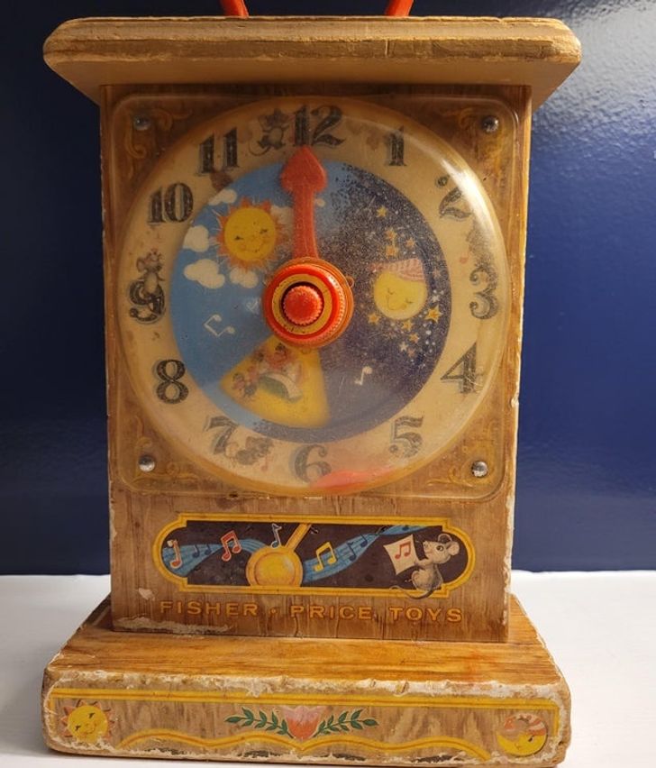 cool and fascinating things - clock - 12 8 F Fisher Price Toys
