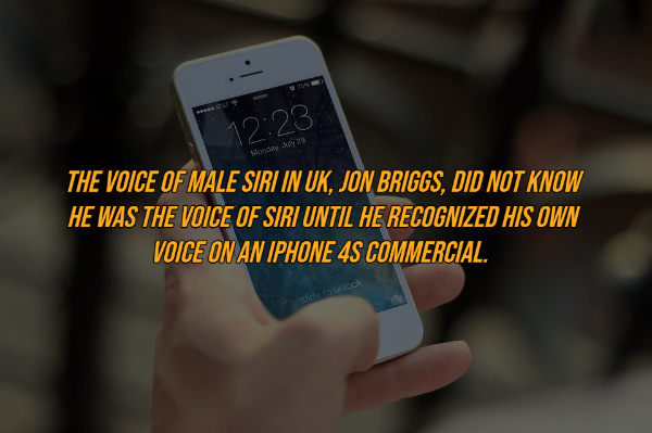 someone on phone - Monday, 29 The Voice Of Male Siri In Uk, Jon Briggs, Did Not Know He Was The Voice Of Siri Until He Recognized His Own Voice On An Iphone 4S Commercial. Sidoto unlock