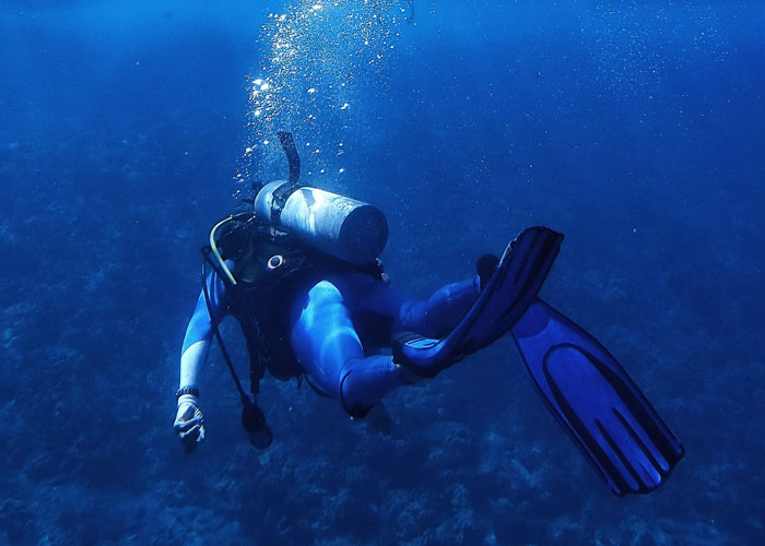 life saving - survival tips - Underwater diving