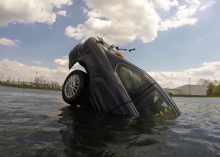 life saving - survival tips - car sinking in water