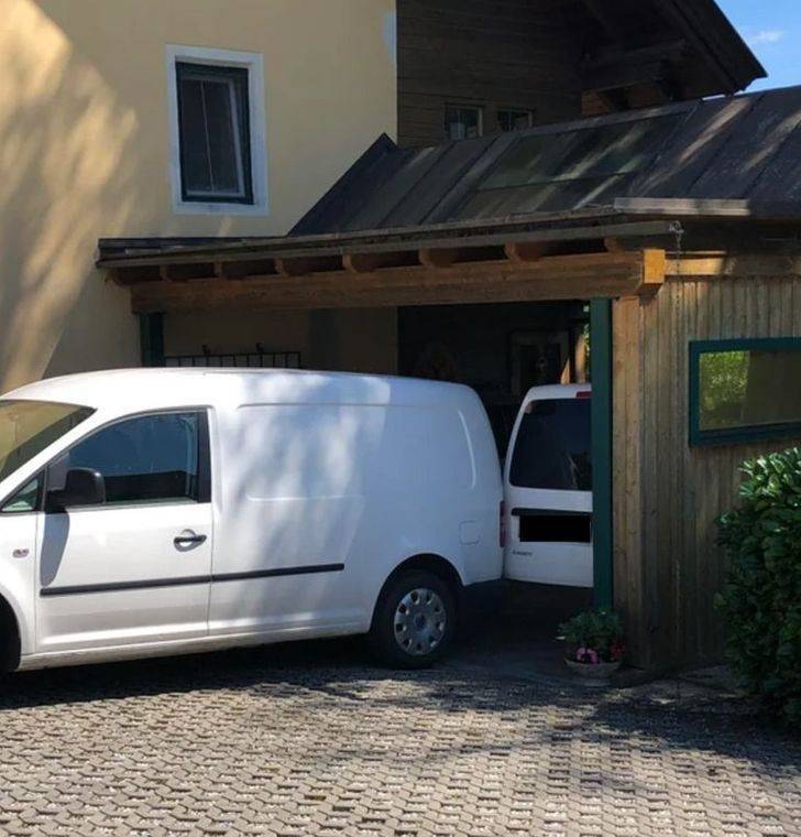 “It looks as if the van is parked really close to another one but it just has its doors open.”