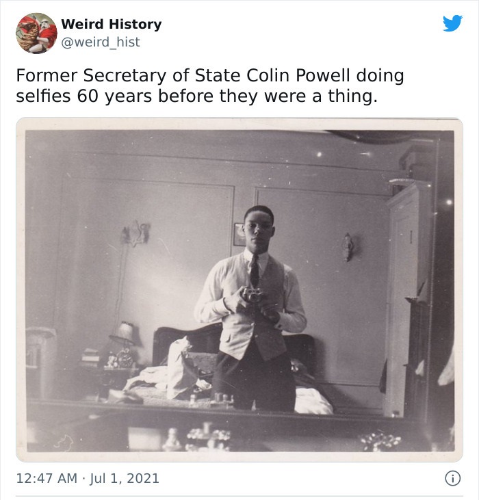 odd history facts and pics  - colin powell selfie - Weird History hist Former Secretary of State Colin Powell doing selfies 60 years before they were a thing. . 0