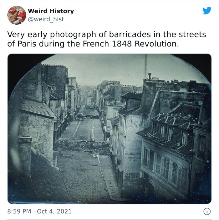 odd history facts and pics  - first photograph in a newspaper - Weird History Very early photograph of barricades in the streets of Paris during the French 1848 Revolution. It Consi Tflirrs.Lt Aboolika Brique . .
