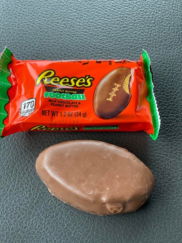 reese's peanut butter cups - Reese's Peanut Butter FOOTBa 170 Milk Chocolate & Peanut Butter Calones Ta Net Wt 1.2 Oz 349 2012 Reeses Bbc