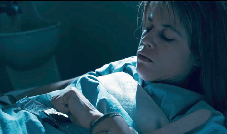 Just for Terminator 2: Judgment Day, Linda Hamilton learned to open locks with paperclips. And she is really doing it in the scene where she escapes from the mental hospital.