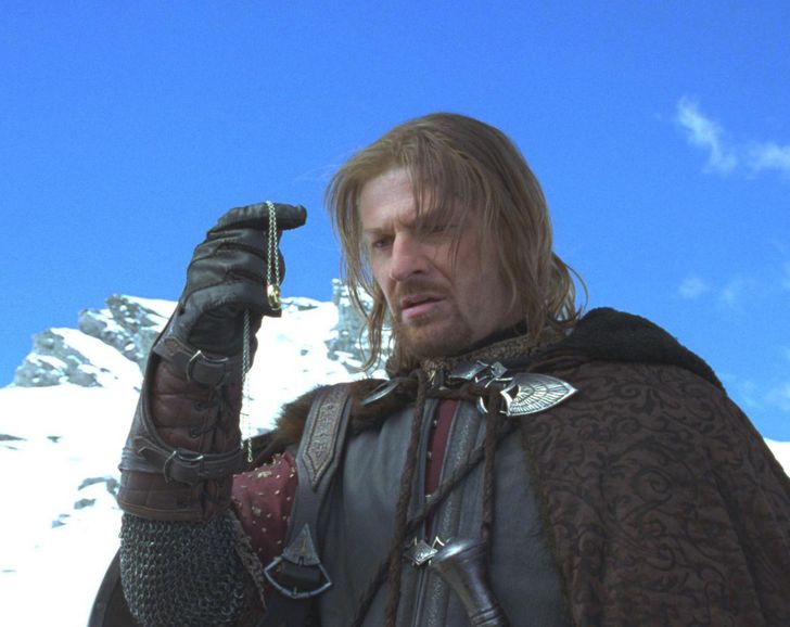 While filming Lord Of The Rings Fellowship Of Ring, the actors had to fly to very high, mountainous remote locations by helicopter. Sean Bean, who played Boromir, was scared to fly, which is why he would spend 2 hours daily ascending the mountain, already dressed as Boromir.