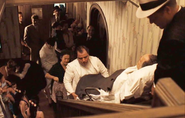 In The Godfather, there is a scene where Vito Corleone, who has just returned from the hospital, is carried by assistants to the second floor up the stairs. While shooting this episode, Marlon Brando put weights under his body in jest to make it harder to lift him.