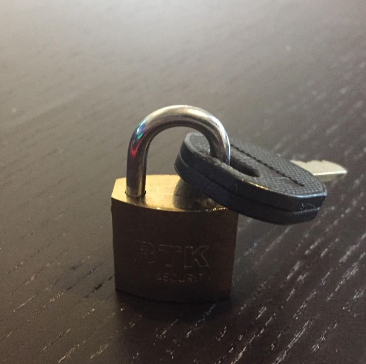 bad designs and crappy products - padlock