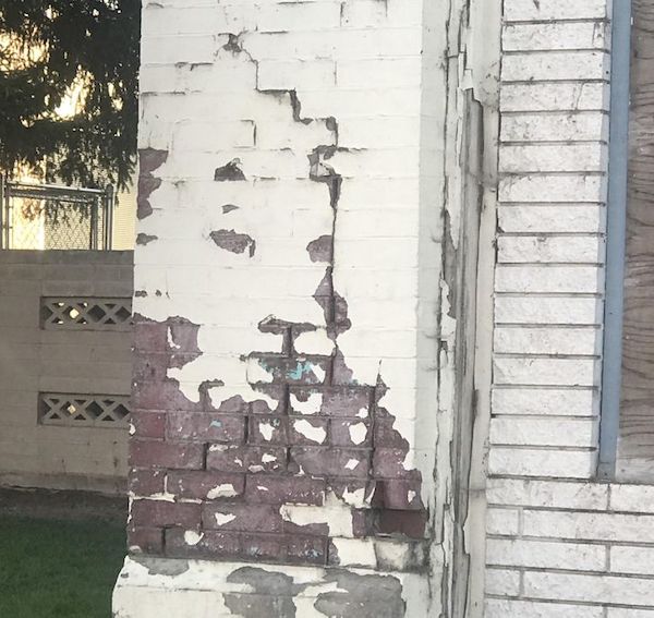 The paint peeling on this building kind of looks like the head of a lion.