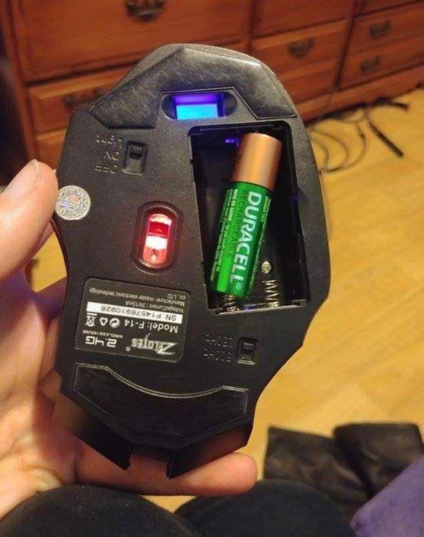 wtf pics - cursed images - dank memes modern problems require modern solutions - Lotes 2.45 Model F14 00 Wvn Sn 14578910928 VoltageCurrent15A Mature master electronic technology Co.,Ltd Duracell error Rechargeable En Baden Dette