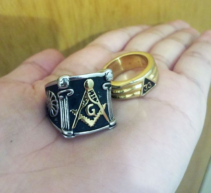 “Found these rings in a little locket that was hidden under my grandpa’s staircase.”