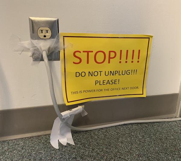 sign - Tt Stop!!!! Do Not Unplug!!! Please! This Is Power For The Office Next Door