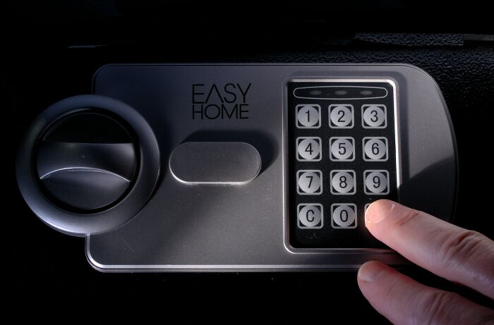 burglar tips - Safe - Easy Home 2 3 4 Lo 6 7 8 9 0