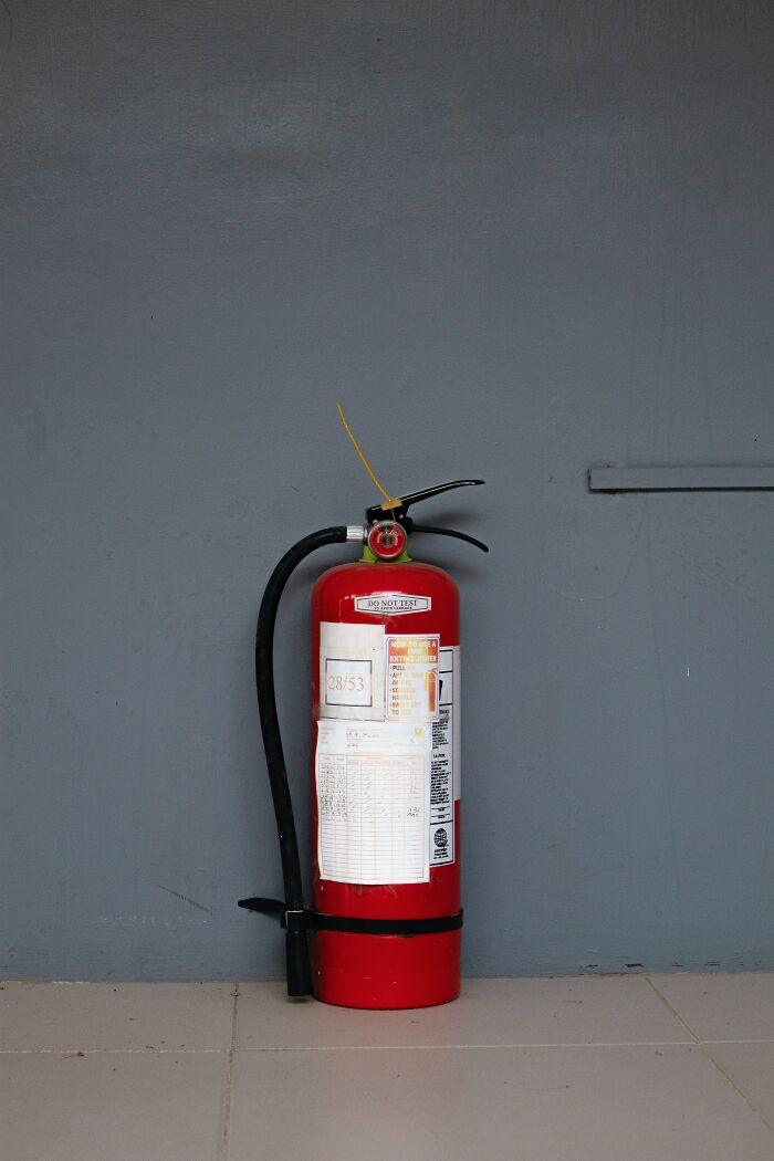 burglar tips - fire extinguisher