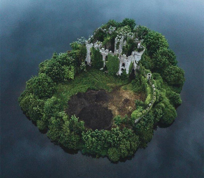 "Abandoned castle in Ireland"