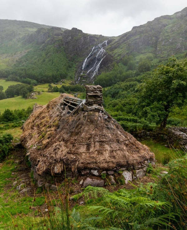 "Abandoned cottage from the Great Famine, Glenlnchaquin, Kerry, Ireland. Just before the famine 99 people were registered as living in the area, no trace exists today of any of their descendants."
