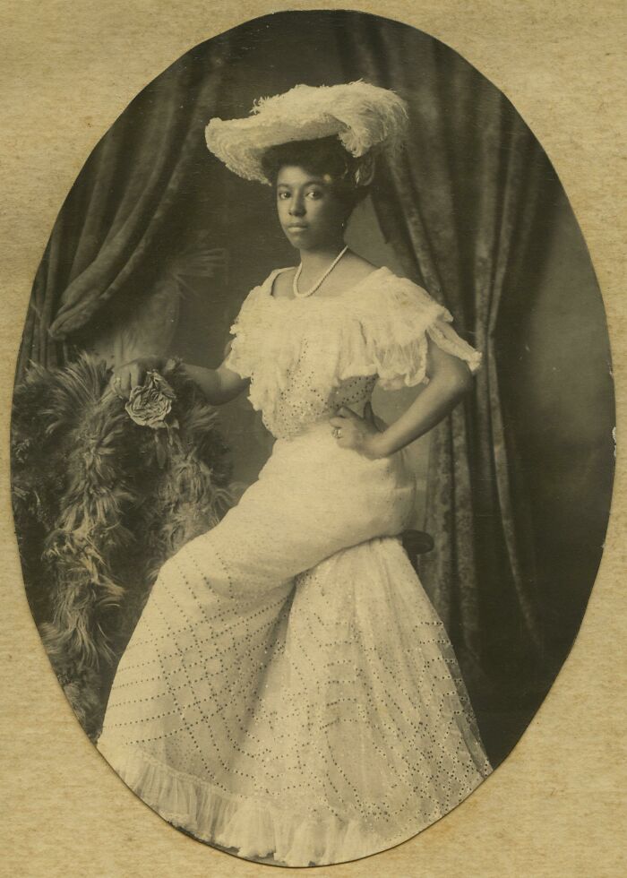 Historical Photos  - A Young Woman Posing For A Studio Portrait, Kentucky, Circa 1890-1910