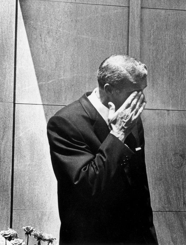 Joe DiMaggio at Marilyn Monroe’s funeral, 1962