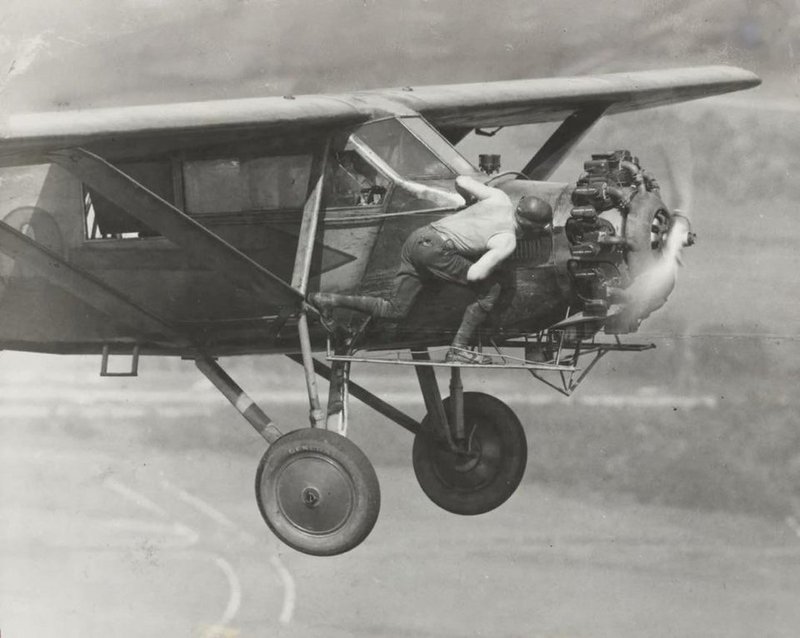 Hunter Brothers doing some mid-air mechanical checkups during their 23-day-long flight without landing in 1930. Over the 23 days, food and fuel were delivered to them periodically by another airplane.