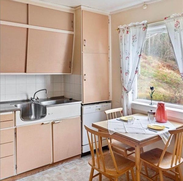 What is the purpose of this kitchen sink? And what is it called?

A: Old style multi-purpose sink, used to be common in Norway.