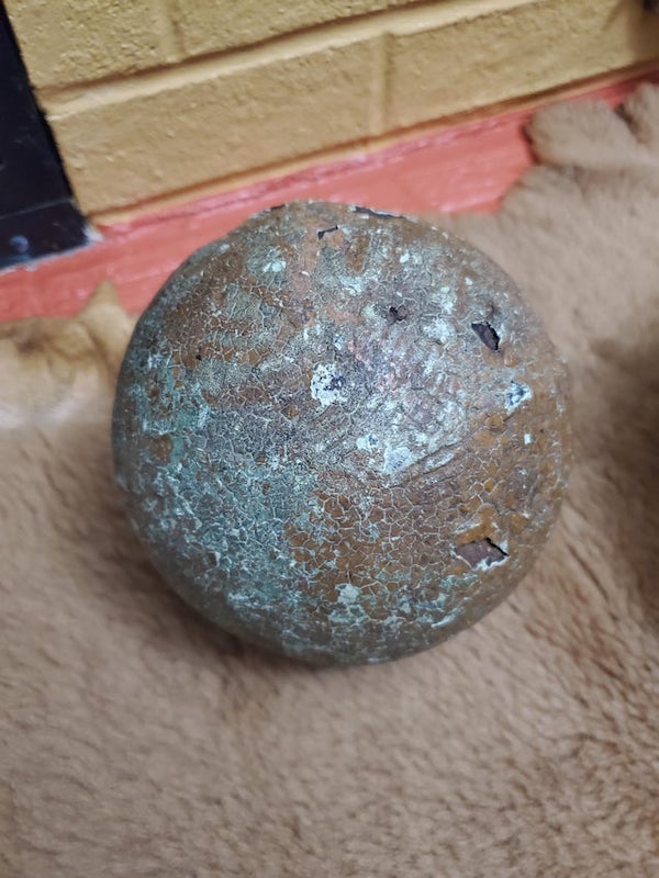 Old cannonball (maybe?) found in KY years ago. looks like it has a copper coating. roughly 5.5in diameter and weighs 23lbs. Trying to figure out if its case or solid shot to determine if it is potentially dangerous to keep. The weight makes me think its solid.

A: This seems to be on the money for a civil war 24-pounder howitzer