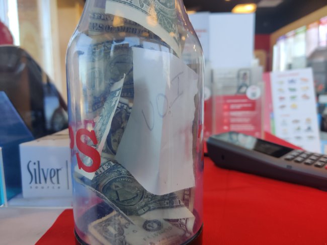 This person who would’ve been better off putting nothing in the tip jar and just going home.