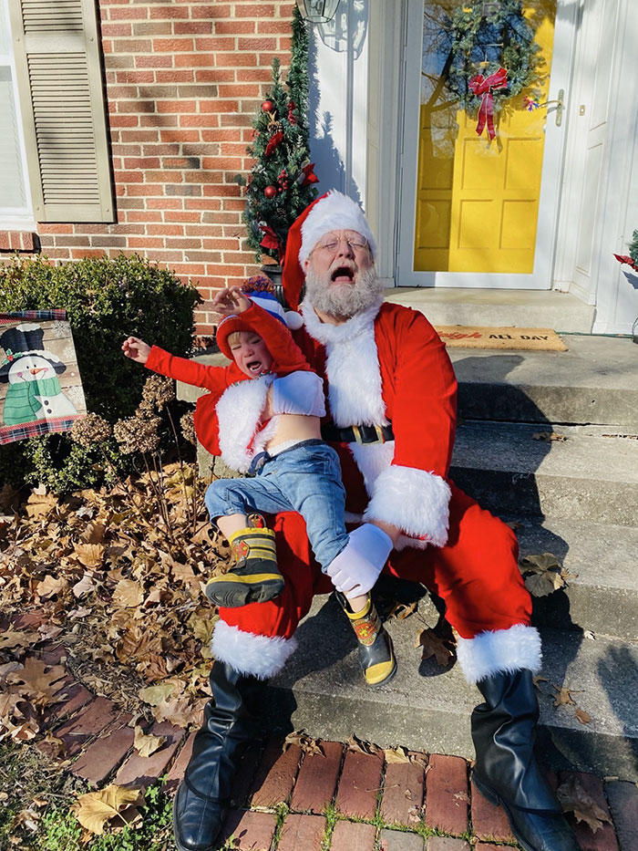 Moments After Santa Got Kicked In The Balls. Santa Had A Vasectomy Last Week. I’m Santa