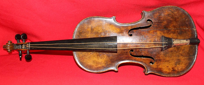 fascinating facts - The violin that was played as the Titanic sunk was rediscovered in an attic and auctioned off for $1.6 million in 2013.
