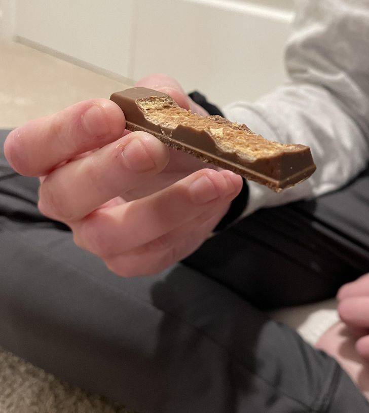 ’’How my wife eats Kit Kat bars’’