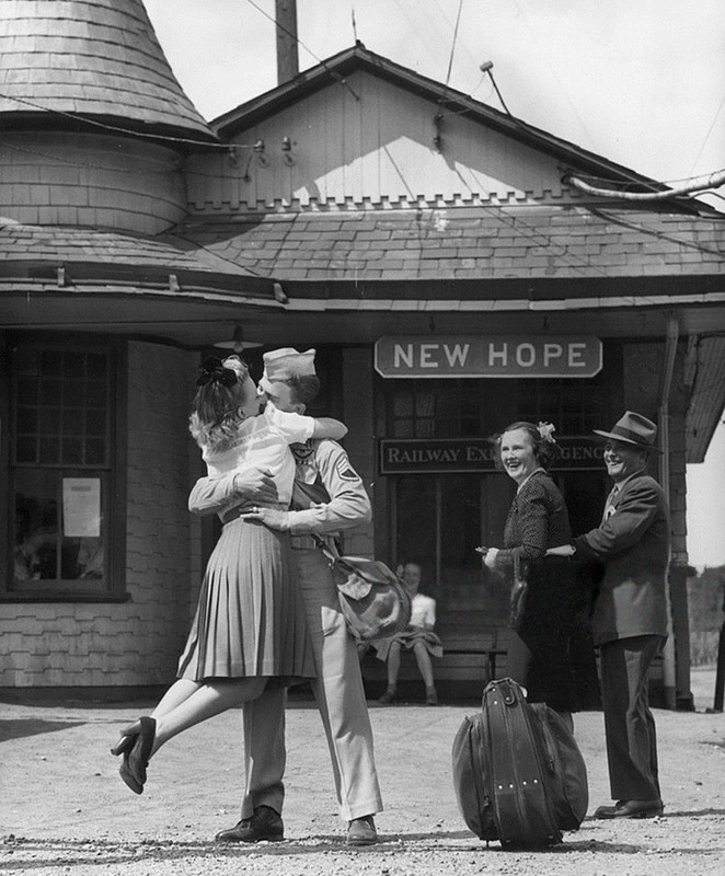 American soldier reunites with his wife at train station fittingly named”New Hope.” US, 1945