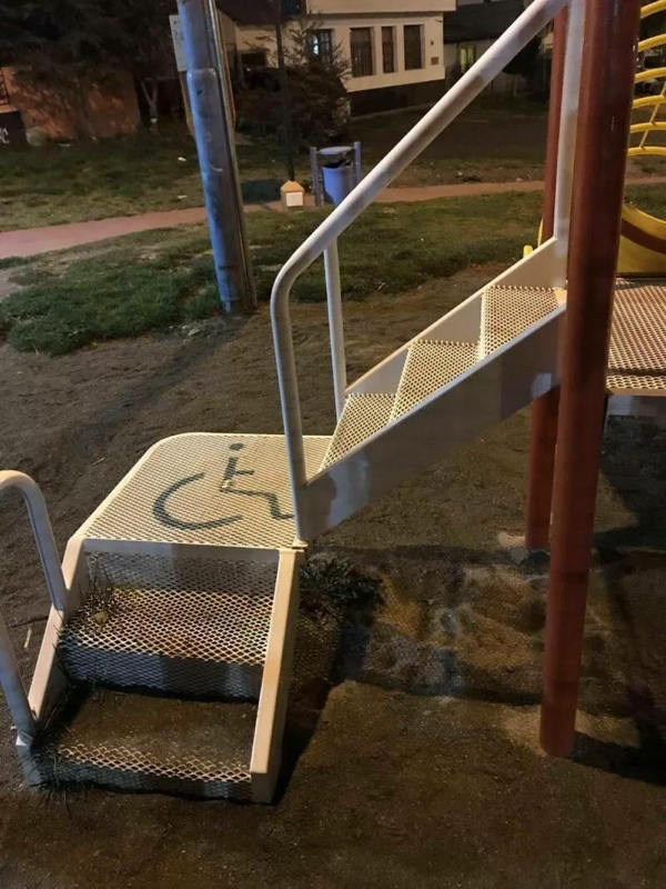 33 People Who Had One Job And Failed.