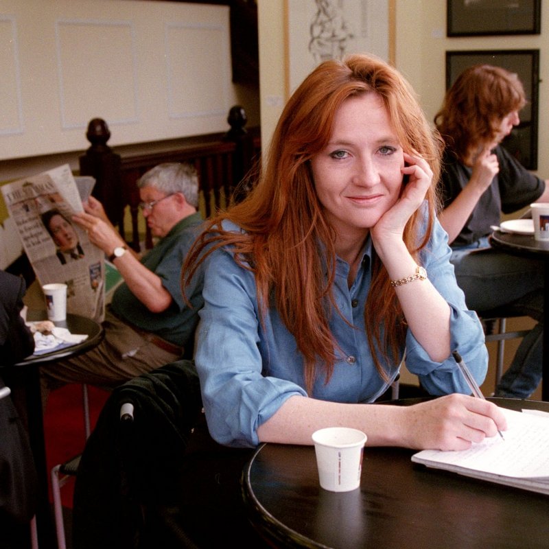 Fascinating Photos - J.K. Rowling writing Harry Potter at a café in Scotland (1998)