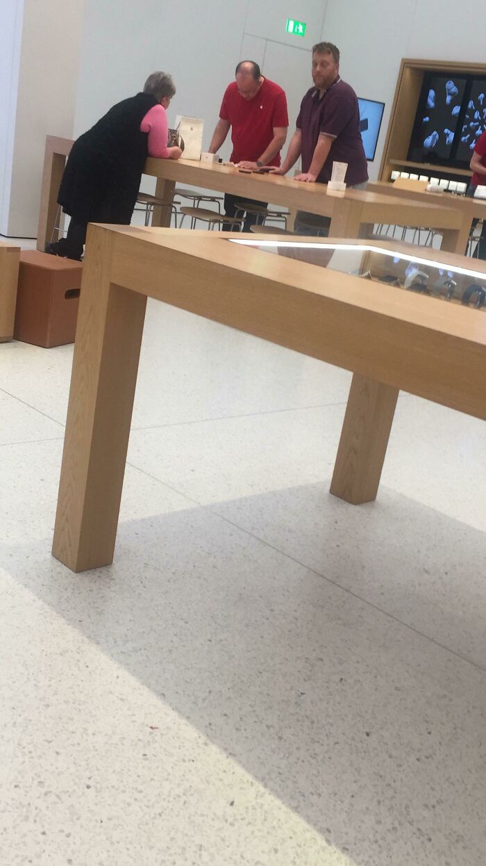 Some Karen Raged Into The Apple Store And Asked For A Refund For Her iPhone 5. I Didn’t Listen To The Convo But When I Walked Past I Heard The Manager Asked Her If She Charged It. She Said No.