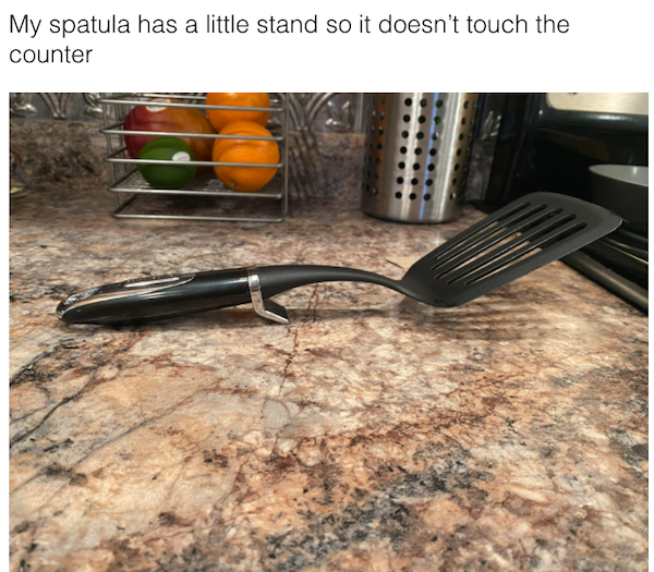 genius life hacks - spatula with little stand - My spatula has a little stand so it doesn't touch the counter